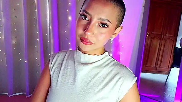 emma web  online show from January 31, 7:11 pm