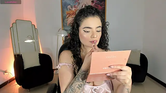 KylieJenkins online show from May 3, 11:05 am