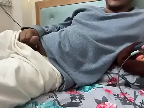 Snapshot of YourBlackBull chatting on October 4, 9:40 am YourBlackBull online show from October 4, 9:40 am