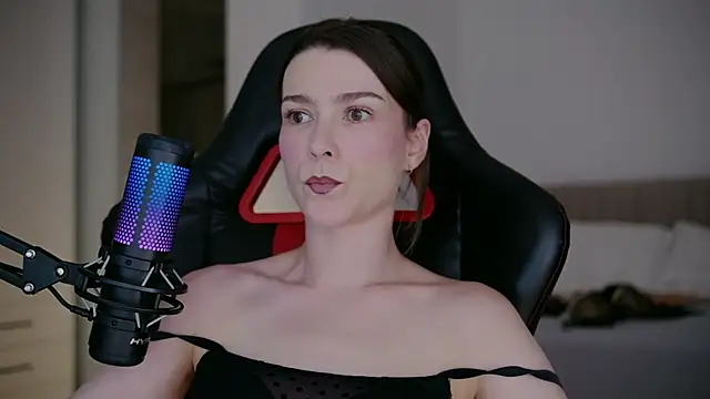 WowHelloAlice online show from March 1, 11:18 pm