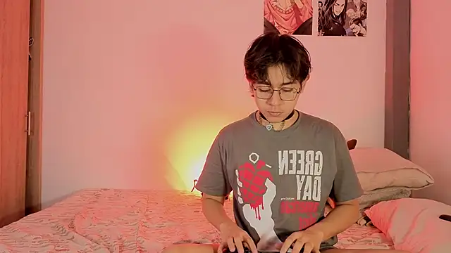 Snapshot of Darcy_and_Stolas chatting on November 6, 6:25 am Darcy and Stolas online show from November 6, 6:25 am