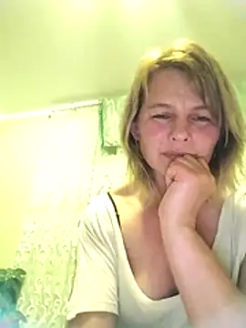 Snapshot of Masha412111 chatting on November 16, 9:53 pm Masha412111 online show from November 16, 9:53 pm