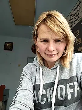 Snapshot of Masha412111 chatting on November 24, 8:25 am Masha412111 online show from November 24, 8:25 am