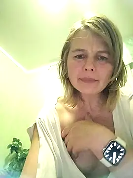 Snapshot of Masha412111 chatting on December 2, 8:59 pm Masha412111 online show from December 2, 8:59 pm