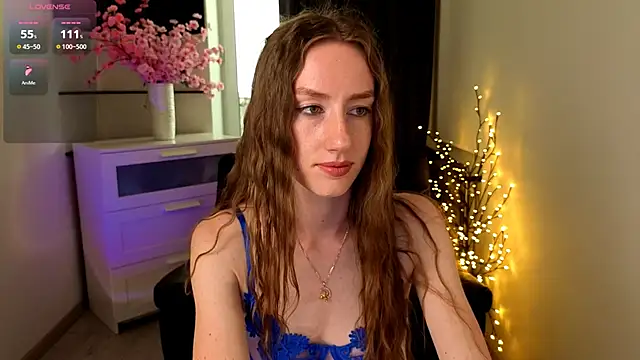 Snapshot of GoldenRose_ chatting on May 31, 12:56 pm GoldenRose online show from May 31, 12:56 pm