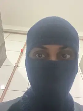 Snapshot of lzin157 chatting on October 3, 5:04 am lzin157 online show from October 3, 5:04 am