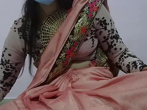 Snapshot of Laila_Cute chatting on January 6, 1:37 pm Laila Cute online show from January 6, 1:37 pm