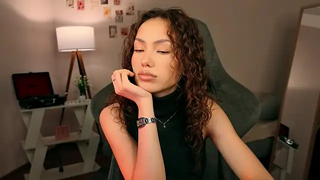 branchwithflowerss online show from December 2, 12:10 pm