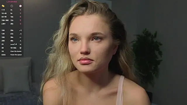 JulieLupo online show from December 23, 9:07 am