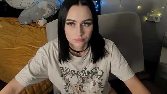 Lisa  Johnson online show from December 4, 12:20 am