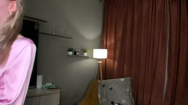 Snapshot of PocketDollX chatting on June 14, 4:42 pm PocketDollX online show from June 14, 4:42 pm