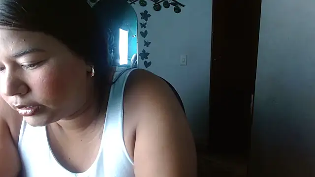Ebony luna online show from May 1, 1:37 pm
