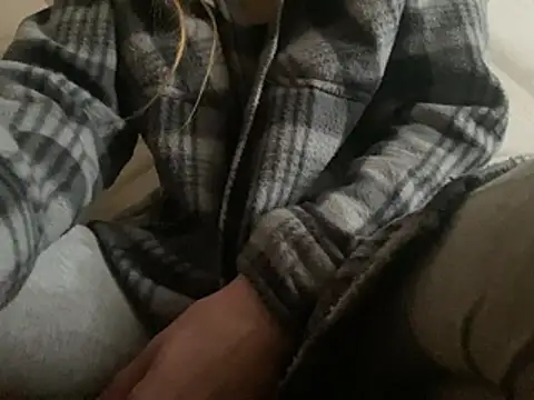 Snapshot of pleasedontpressaredburton chatting on January 14, 10:21 am pleasedontpressaredburton online show from January 14, 10:21 am