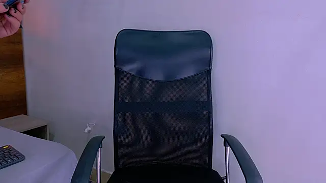 Snapshot of AmarisLenox__ chatting on November 15, 2:53 am AmarisLenox online show from November 15, 2:53 am