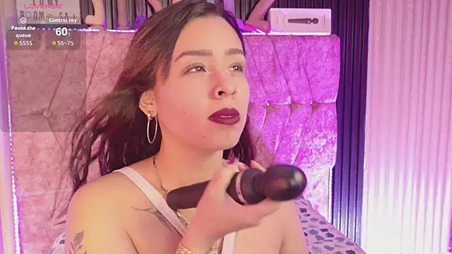 Snapshot of Mia_lopez_1 chatting on August 6, 1:29 am Mia lopez 1 online show from August 6, 1:29 am