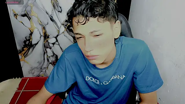 Snapshot of Im_david02 chatting on January 9, 1:03 pm Im david02 online show from January 9, 1:03 pm