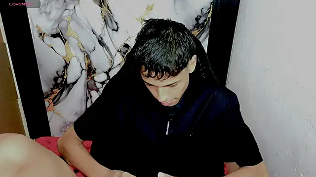 Snapshot of Im_david02 chatting on January 13, 12:54 pm Im david02 online show from January 13, 12:54 pm