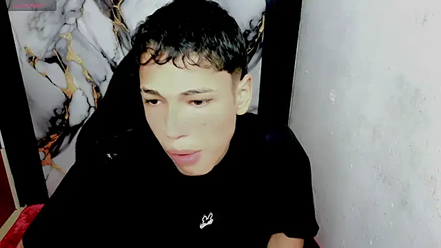 Snapshot of Im_david02 chatting on January 17, 1:05 pm Im david02 online show from January 17, 1:05 pm