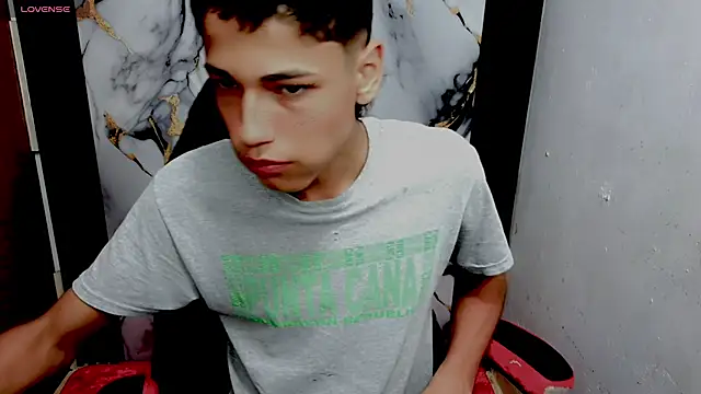 Snapshot of Im_david02 chatting on February 2, 12:26 pm Im david02 online show from February 2, 12:26 pm