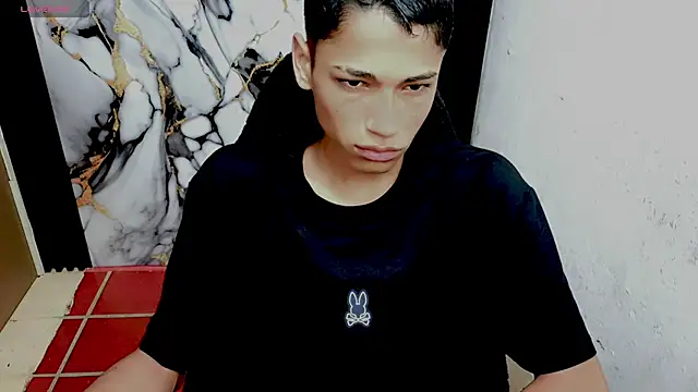 Snapshot of Im_david02 chatting on February 16, 12:45 pm Im david02 online show from February 16, 12:45 pm