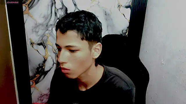 Snapshot of Im_david02 chatting on February 21, 2:56 am Im david02 online show from February 21, 2:56 am