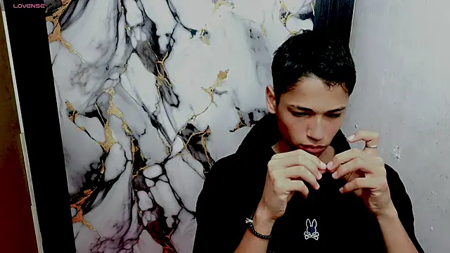 Snapshot of Im_david02 chatting on February 26, 12:59 pm Im david02 online show from February 26, 12:59 pm