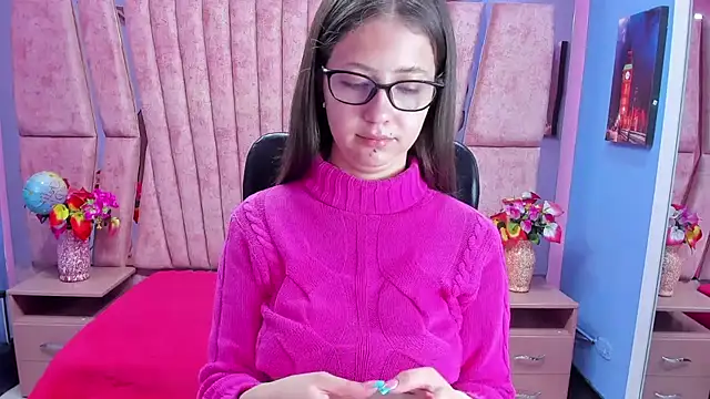 sarah sweett  online show from October 22, 2:28 pm