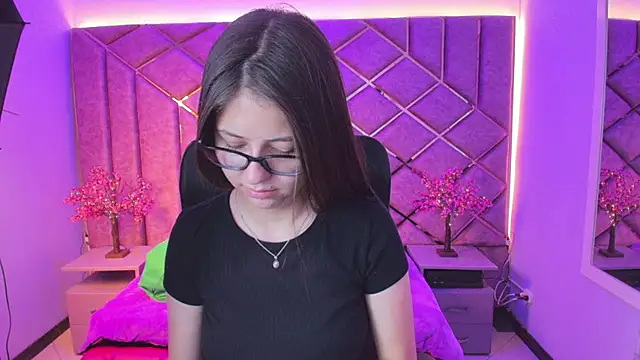 sarah sweett  online show from June 19, 2:54 pm