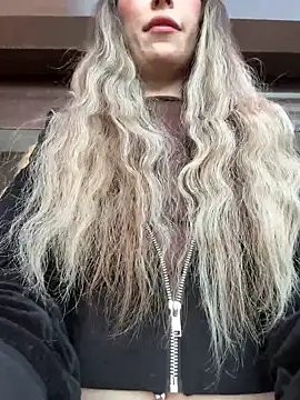 Snapshot of RollDolls chatting on November 2, 5:10 am RollDolls online show from November 2, 5:10 am