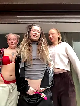 Snapshot of RollDolls chatting on November 20, 5:07 am RollDolls online show from November 20, 5:07 am