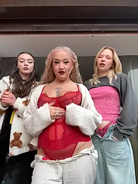 Snapshot of RollDolls chatting on November 30, 5:11 am RollDolls online show from November 30, 5:11 am