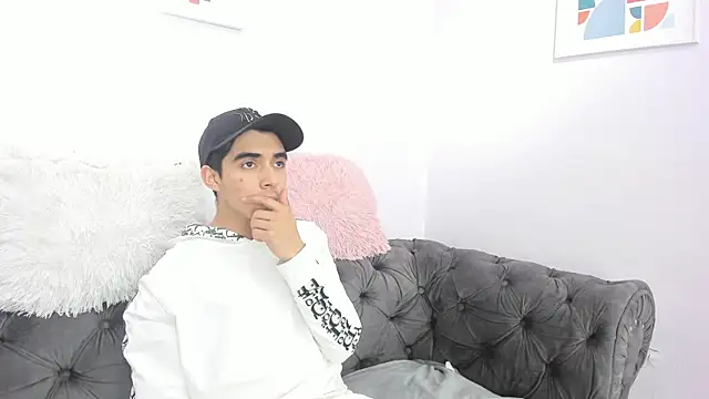 Hottie Guy online show from October 29, 5:47 pm