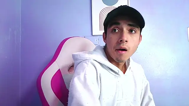 Hottie Guy online show from November 17, 5:52 pm