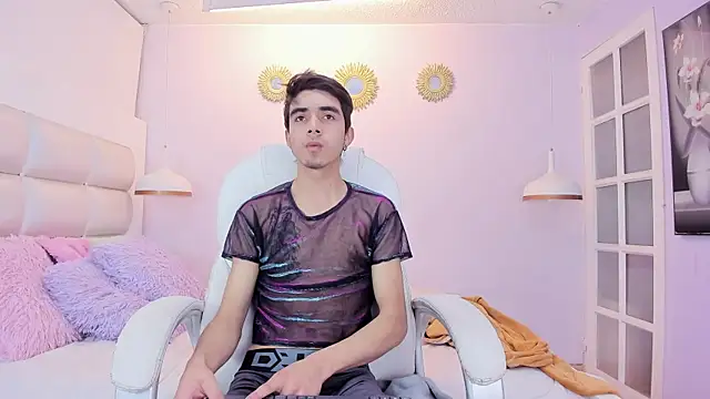 Hottie Guy online show from December 5, 5:53 pm