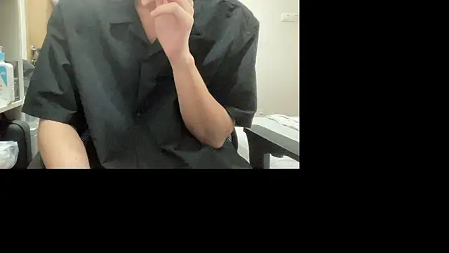 Snapshot of 16hornydog chatting on October 4, 4:38 pm 16hornydog online show from October 4, 4:38 pm