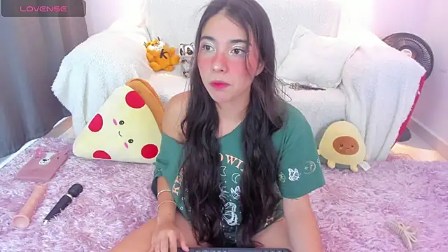 Snapshot of Jules_Angel chatting on January 8, 8:22 pm Jules Angel online show from January 8, 8:22 pm