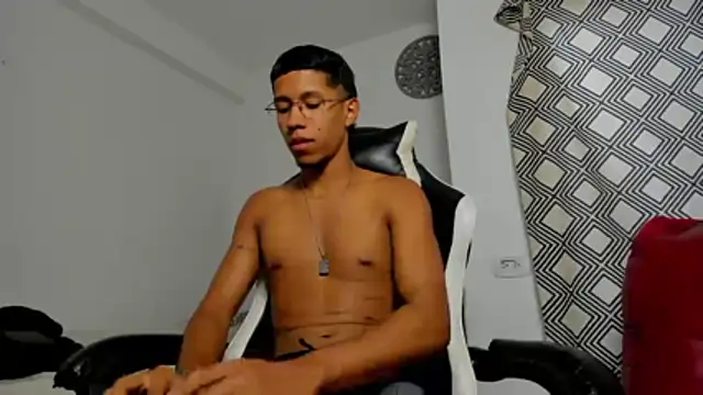 MaxVibe420 online show from October 15, 1:55 pm