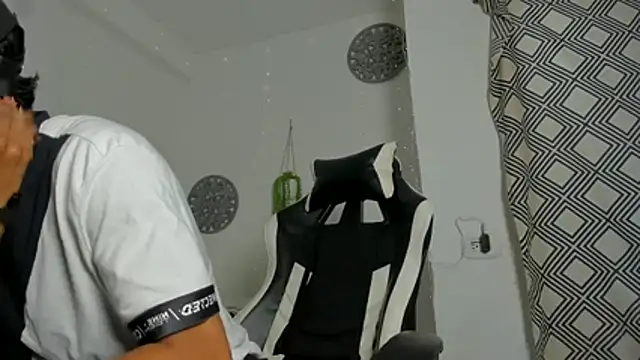 MaxVibe420 online show from October 21, 1:23 pm
