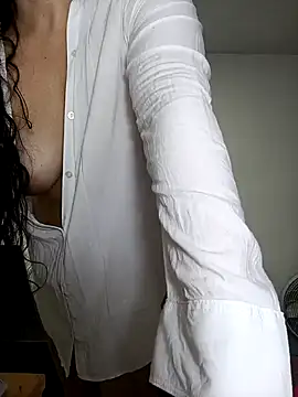 Snapshot of tutisex_ chatting on October 27, 3:32 am tutisex online show from October 27, 3:32 am