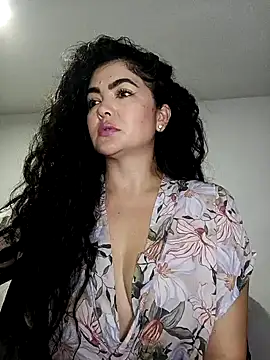 Snapshot of tutisex_ chatting on November 6, 3:18 am tutisex online show from November 6, 3:18 am