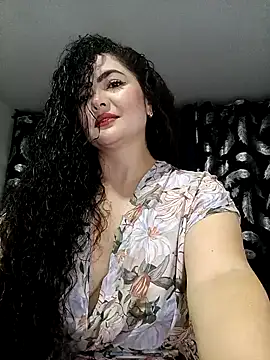 Snapshot of tutisex_ chatting on December 4, 3:05 am tutisex online show from December 4, 3:05 am