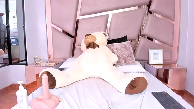 Snapshot of ValentineRouse chatting on October 4, 8:12 am ValentineRouse online show from October 4, 8:12 am