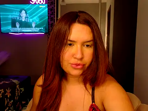 Snapshot of GoldenMuse_ chatting on October 18, 6:05 am GoldenMuse online show from October 18, 6:05 am