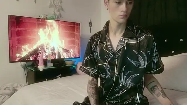 Tyler cat online show from October 24, 11:28 am