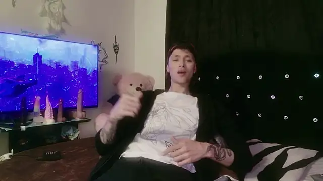 Tyler cat online show from November 29, 1:08 am