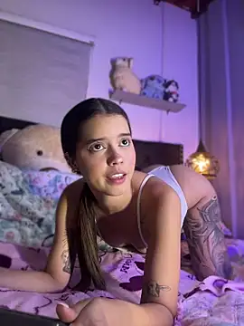 Snapshot of gabriiieela_ chatting on May 7, 10:04 pm gabriiieela online show from May 7, 10:04 pm