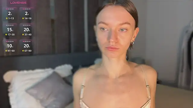 Snapshot of EvaToniz chatting on December 5, 1:14 am EvaToniz online show from December 5, 1:14 am