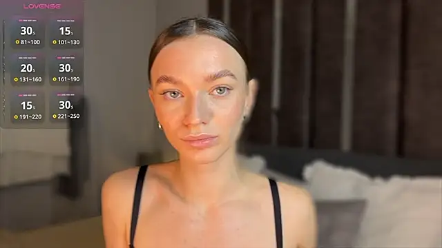 Snapshot of EvaToniz chatting on December 15, 1:21 am EvaToniz online show from December 15, 1:21 am