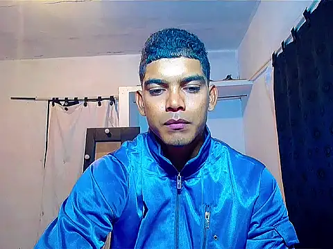 Snapshot of theMyke101 chatting on April 26, 12:08 am theMyke101 online show from April 26, 12:08 am