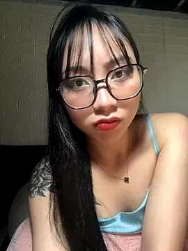 Snapshot of Linh5790 chatting on October 8, 5:10 pm Linh5790 online show from October 8, 5:10 pm